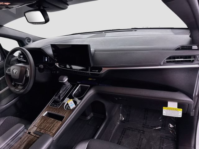 Certified 2026 Toyota Sienna Limited FWD image 32