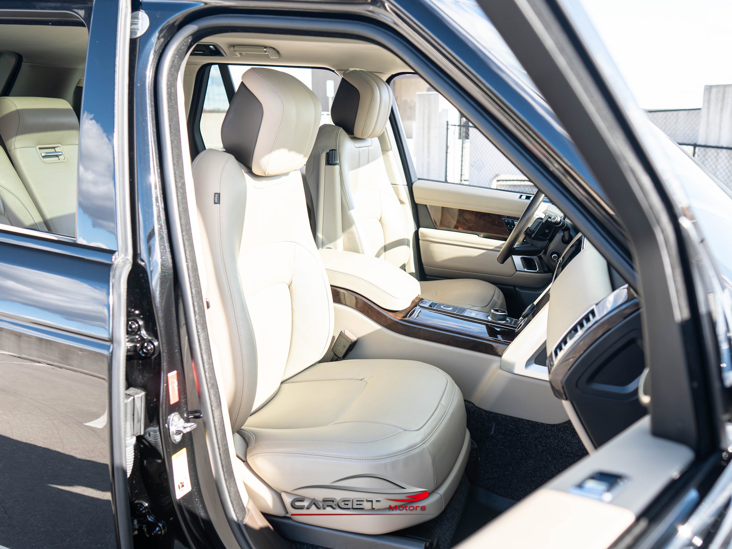 Used 2021 Land Rover Range Rover P525 Westminster Edition image 17