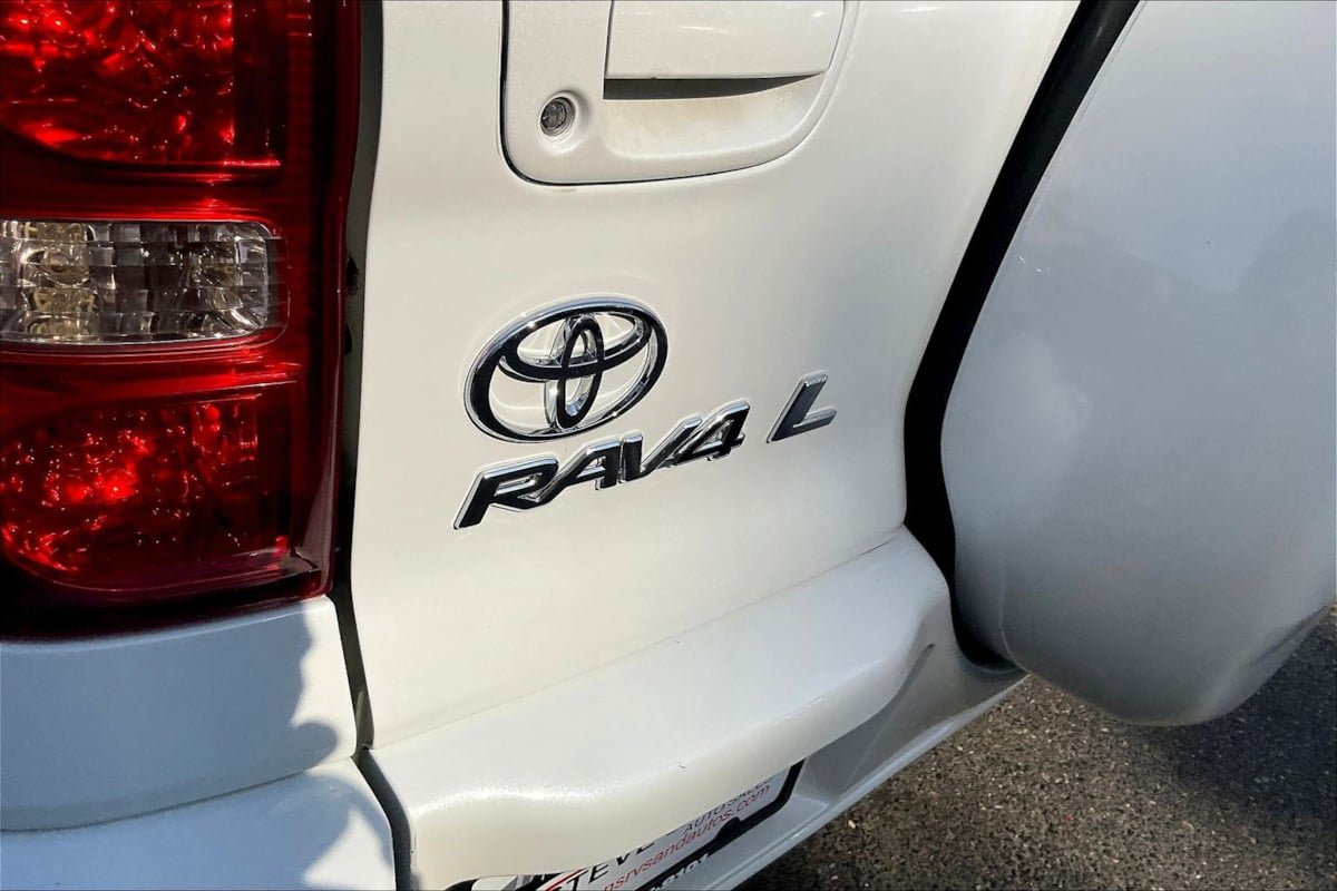 Used 2004 Toyota RAV4 4WD image 23