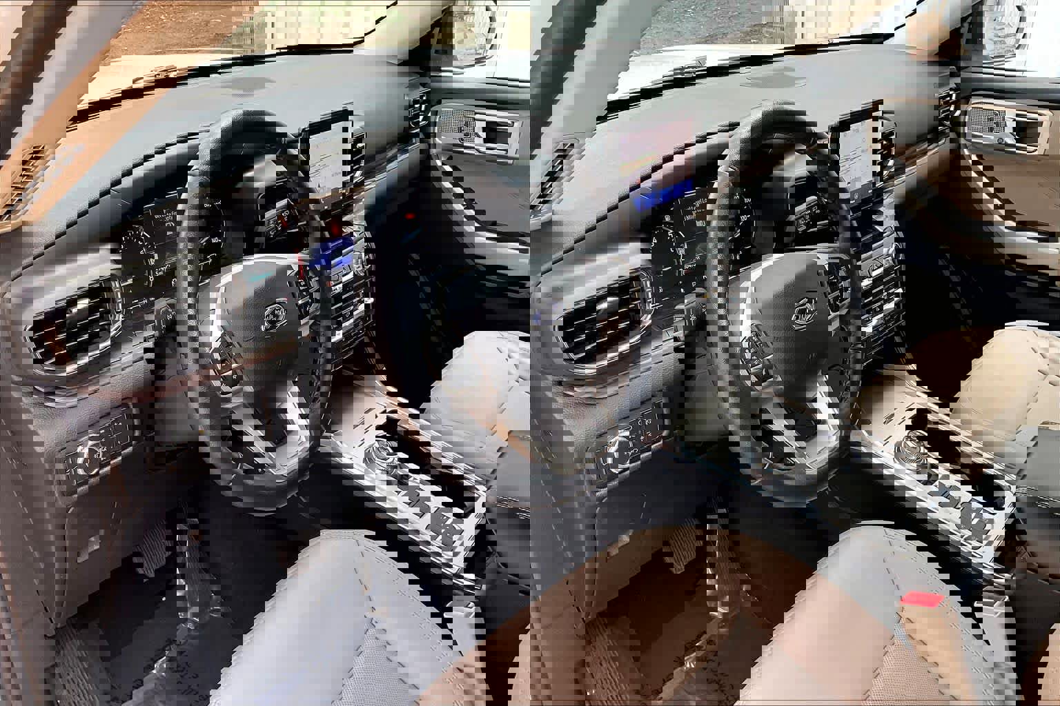 Used 2021 Ford Explorer Limited w/ Equipment Group 301A image 15