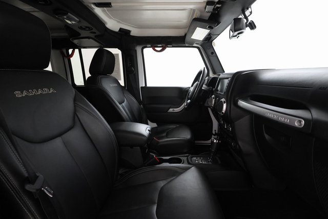 Used 2018 Jeep Wrangler Unlimited Sahara w/ Connectivity Group image 22