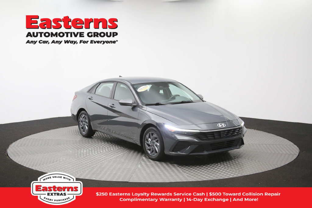 Used 2025 Hyundai Elantra Hybrid FWD image 49