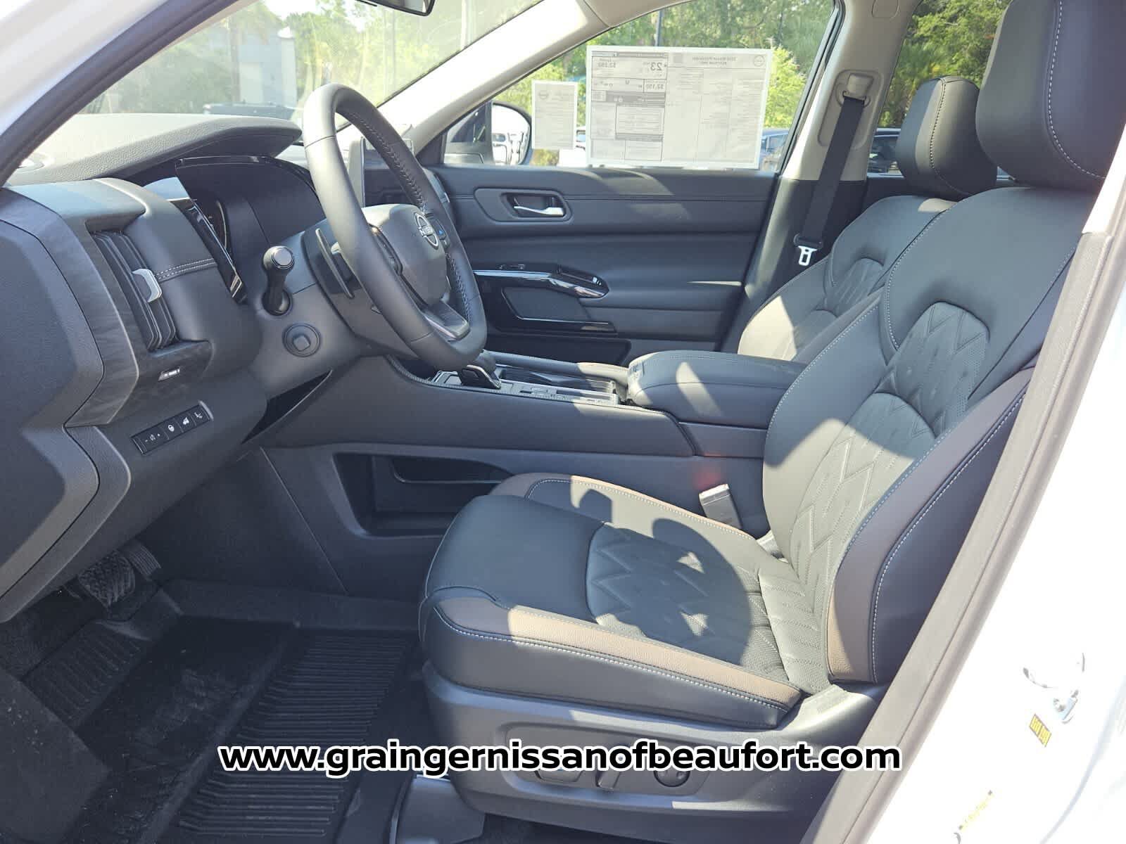 New 2026 Nissan Pathfinder Platinum FWD image 3