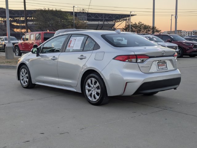 Used 2025 Toyota Corolla LE FWD image 8