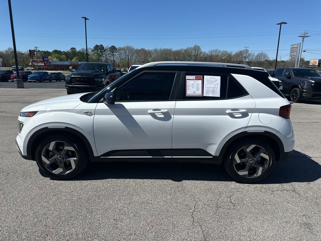 Used 2022 Hyundai Venue Limited w/ Cargo Package image 5