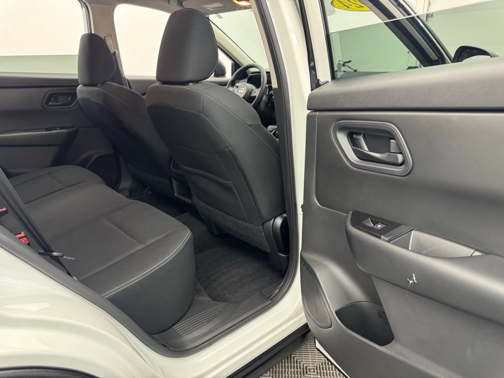 Used 2024 Nissan Rogue S AWD/4WD image 31