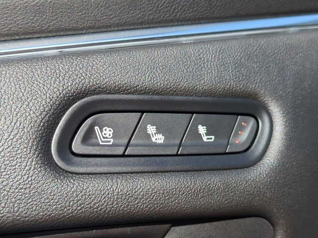 Used 2024 Cadillac Escalade Premium Luxury image 30