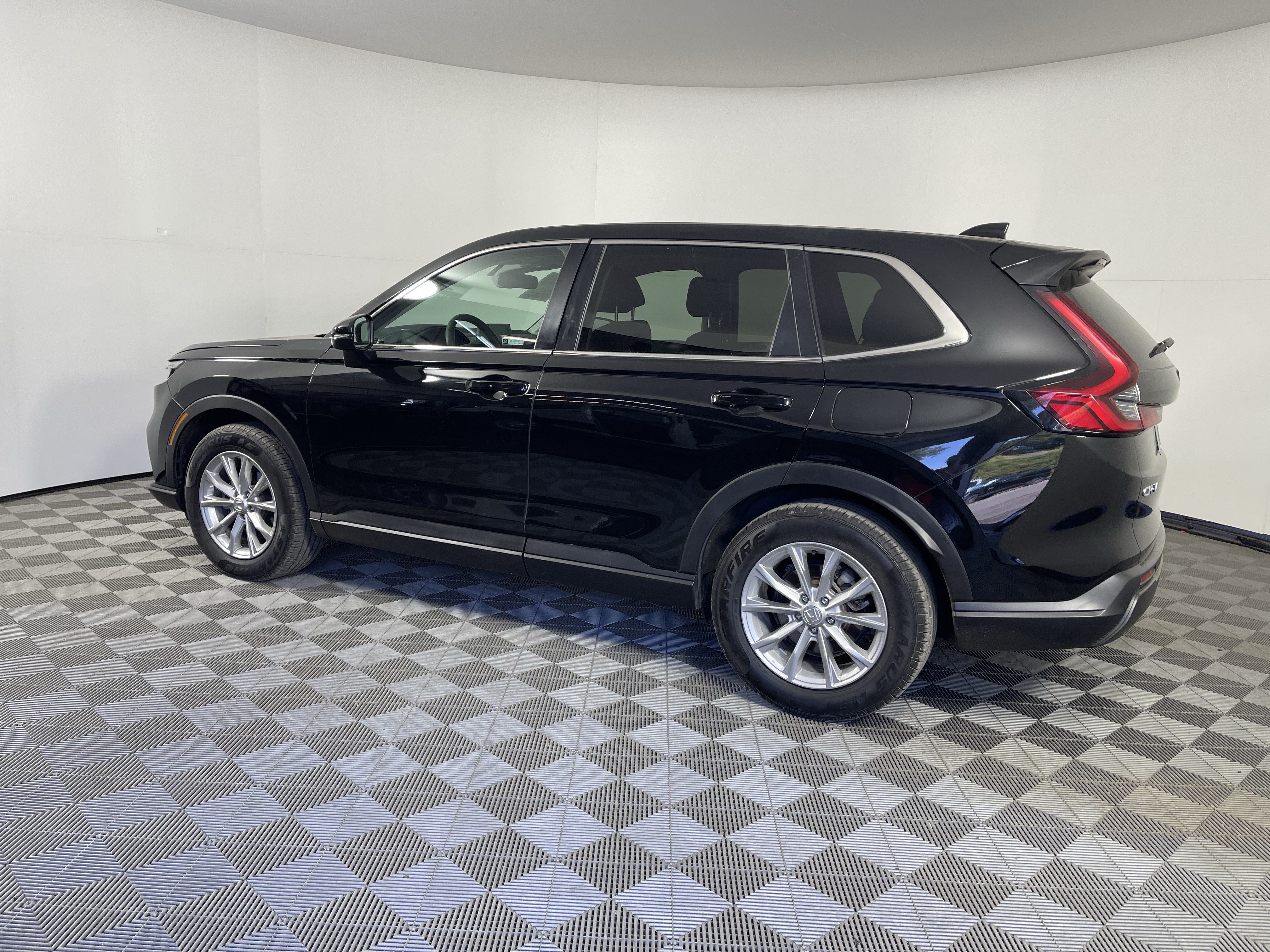 Used 2023 Honda CR-V EX image 2