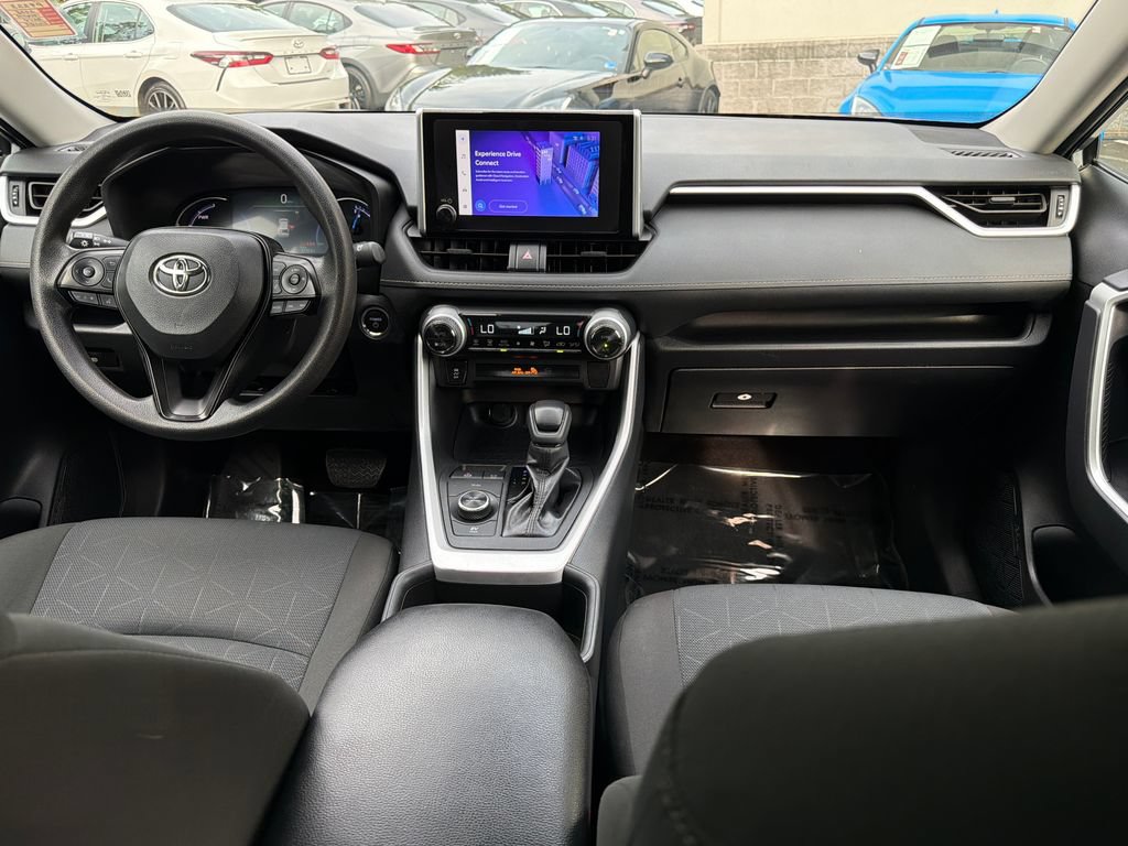 Used 2025 Toyota RAV4 XLE AWD/4WD image 15