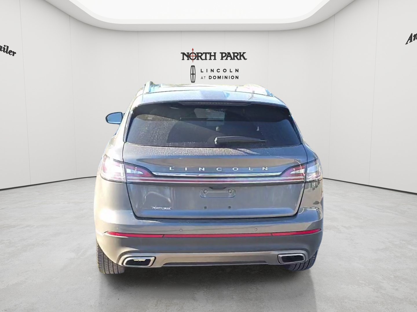 Used 2023 Lincoln Nautilus Reserve w/ Monochromatic Package AWD/4WD image 4