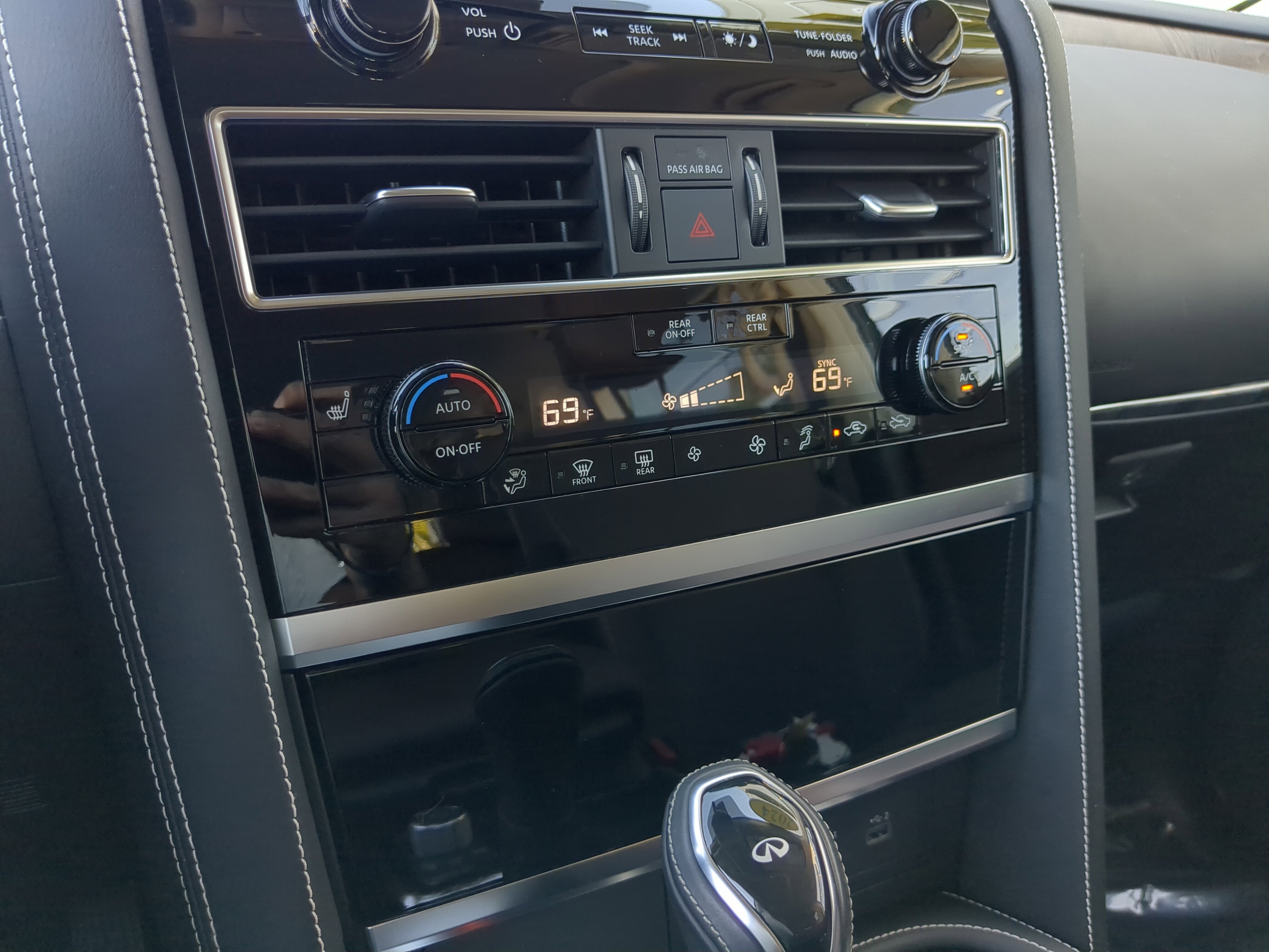 Certified 2024 INFINITI QX80 Premium Select w/ Cargo Package image 27