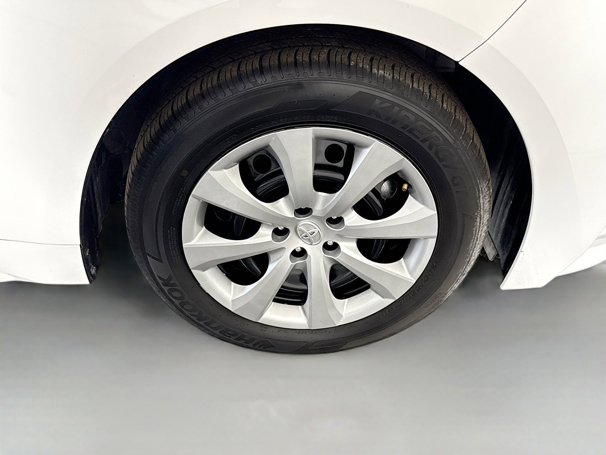 Used 2025 Toyota Corolla LE image 31