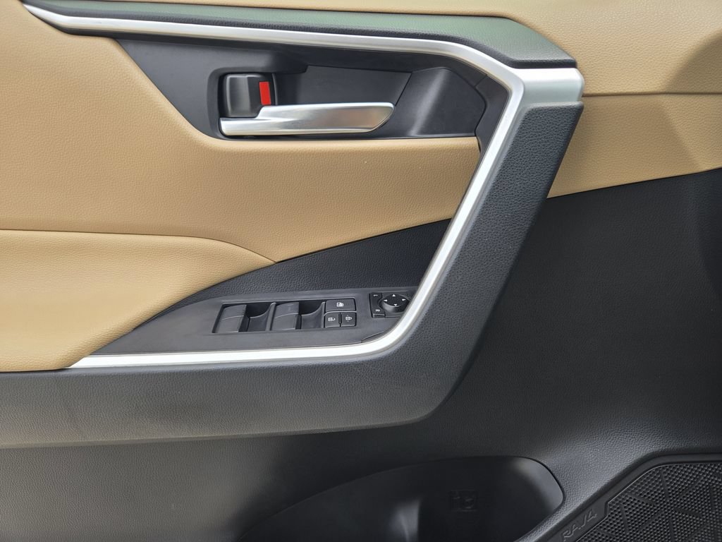 Used 2019 Toyota RAV4 XLE w/ Convenience Package FWD image 24