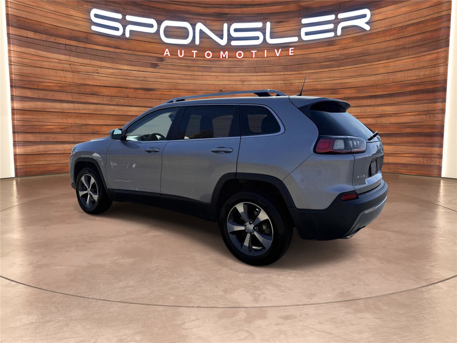 Used 2019 Jeep Cherokee Limited AWD/4WD image 3