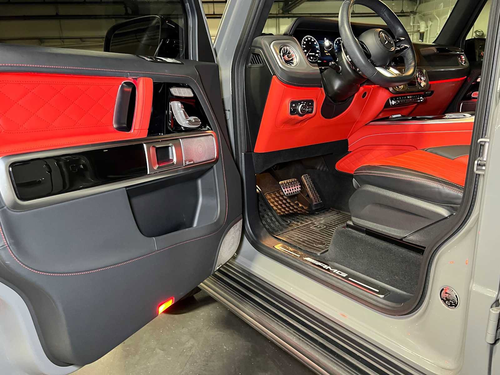 Used 2025 Mercedes-Benz G 63 AMG 4MATIC image 24