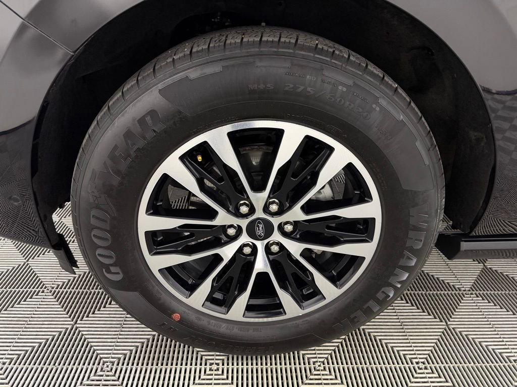 Used 2025 Ford Expedition Platinum image 12