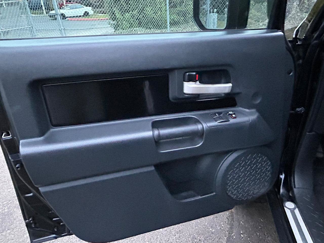 Used 2009 Toyota FJ Cruiser 4WD image 11