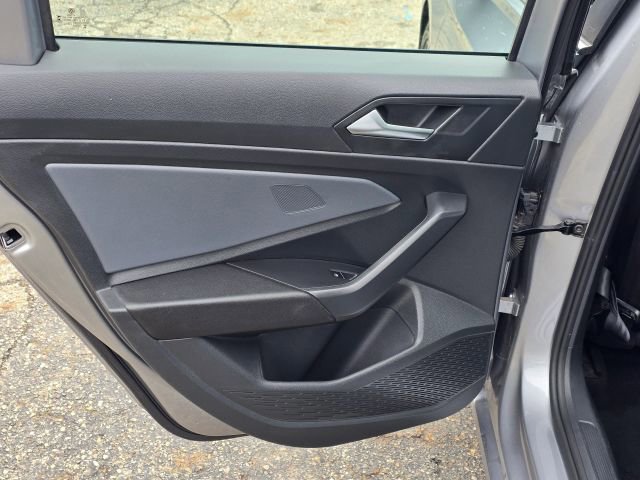 Used 2025 Volkswagen Jetta SE image 12