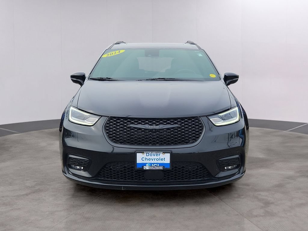 Used 2024 Chrysler Pacifica Premium FWD video 2