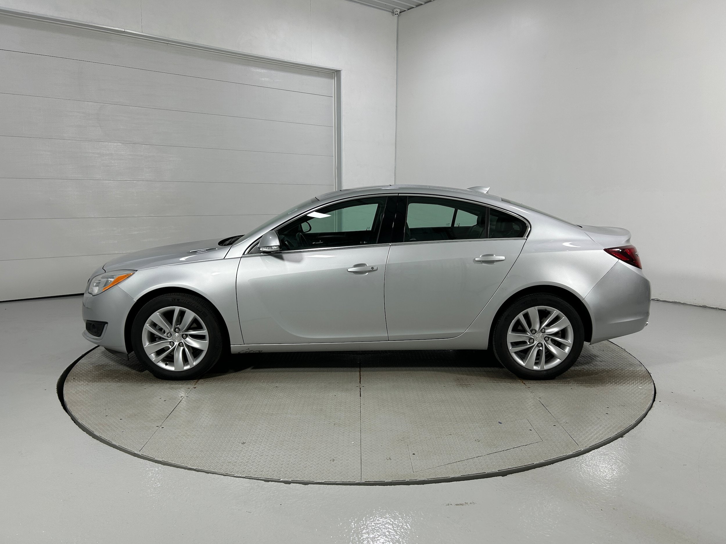 Used 2017 Buick Regal AWD image 20