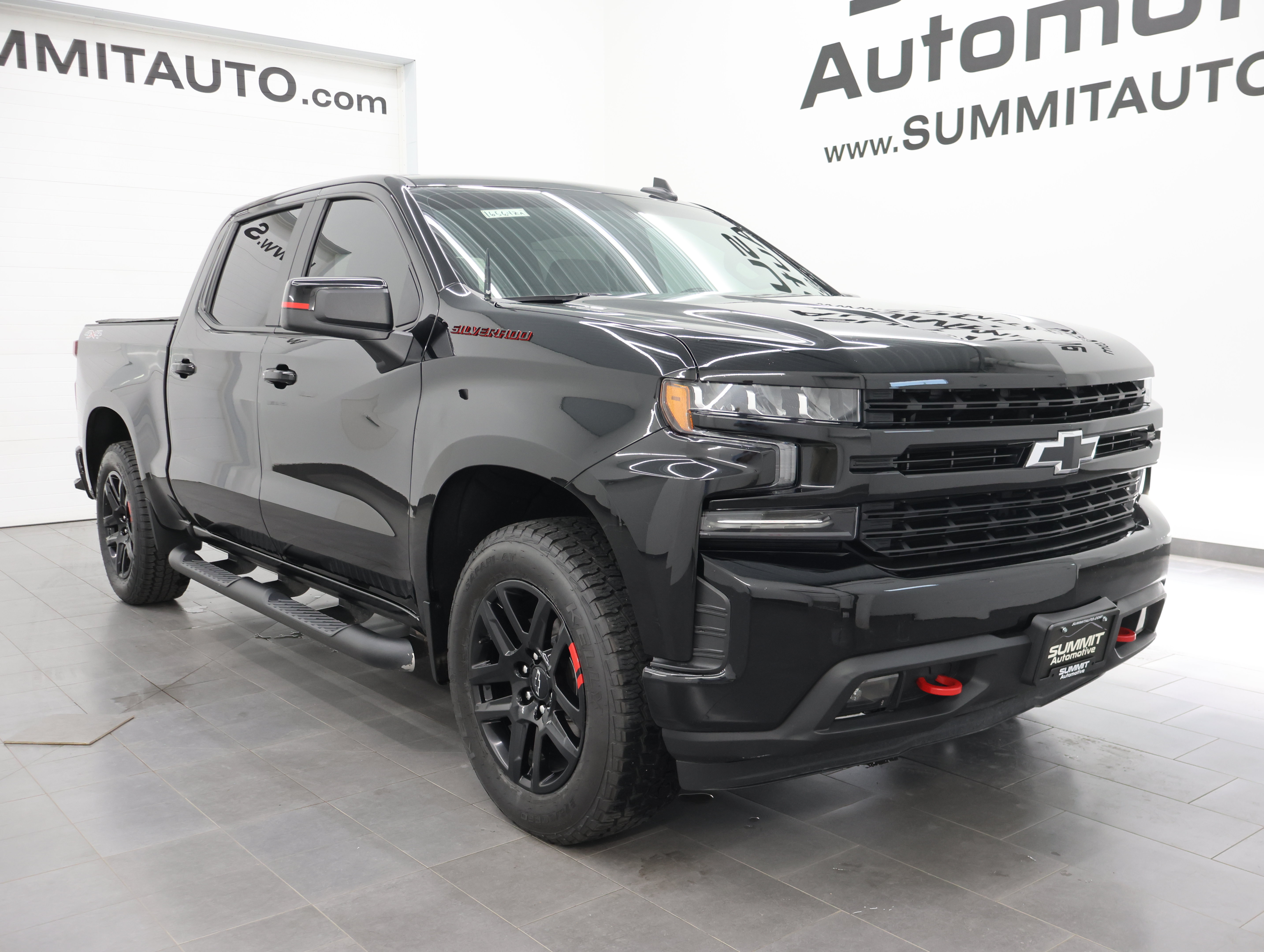 Used 2022 Chevrolet Silverado 1500 RST w/ Redline Edition AWD/4WD image 2