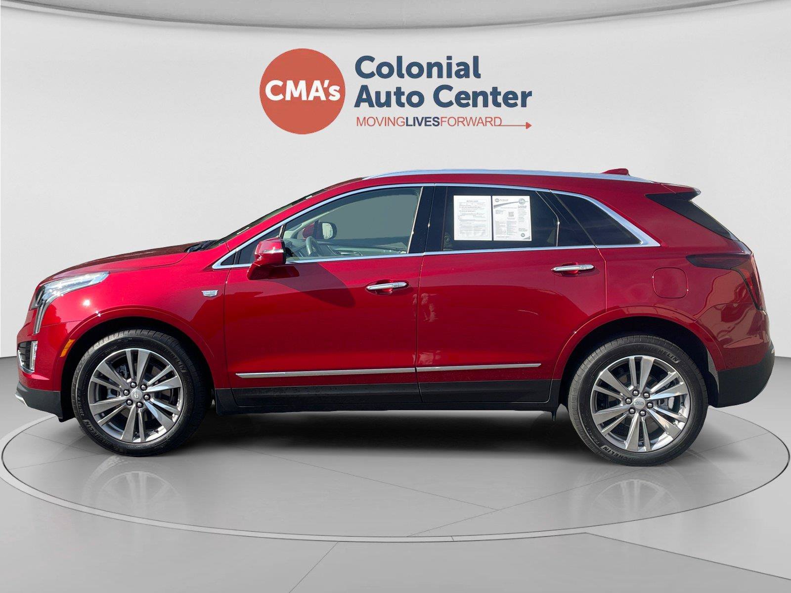 Used 2025 Cadillac XT5 Premium Luxury AWD/4WD image 2