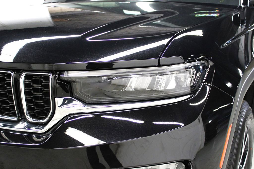 New 2025 Jeep Grand Cherokee Limited w/ Luxury Tech Group II image 35