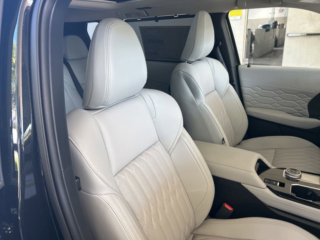 New 2025 Mitsubishi Outlander AWD image 22