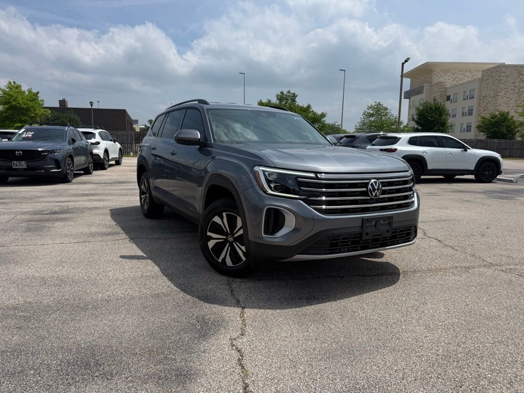 Certified 2025 Volkswagen Atlas SE FWD image 1