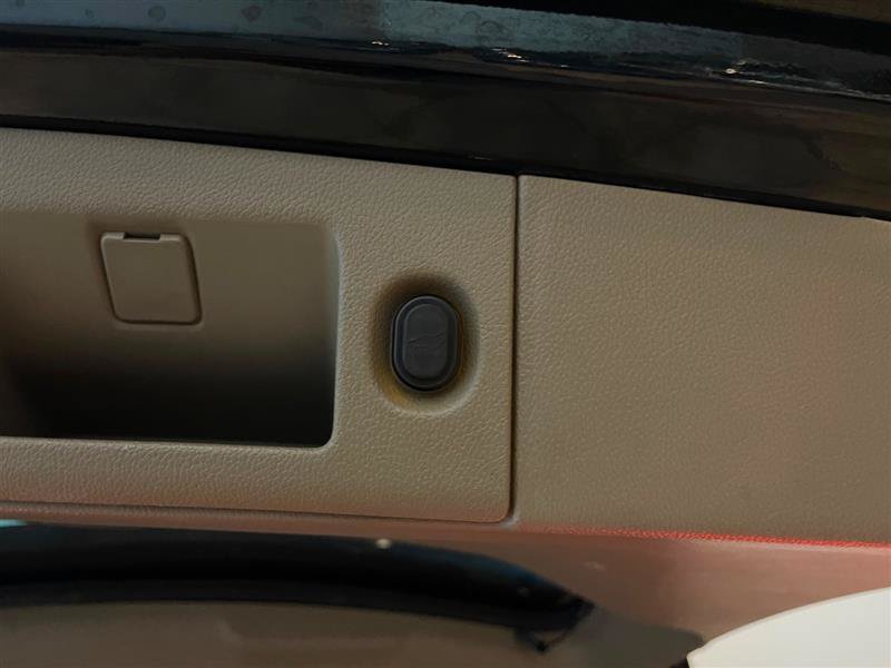 Used 2015 Chevrolet Suburban LTZ AWD/4WD image 31
