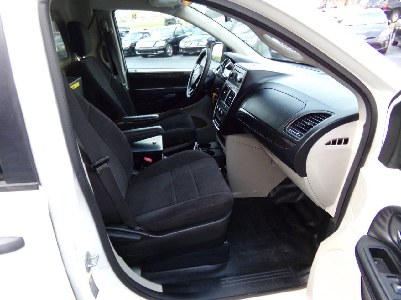 Used 2013 RAM C/V Tradesman FWD image 16