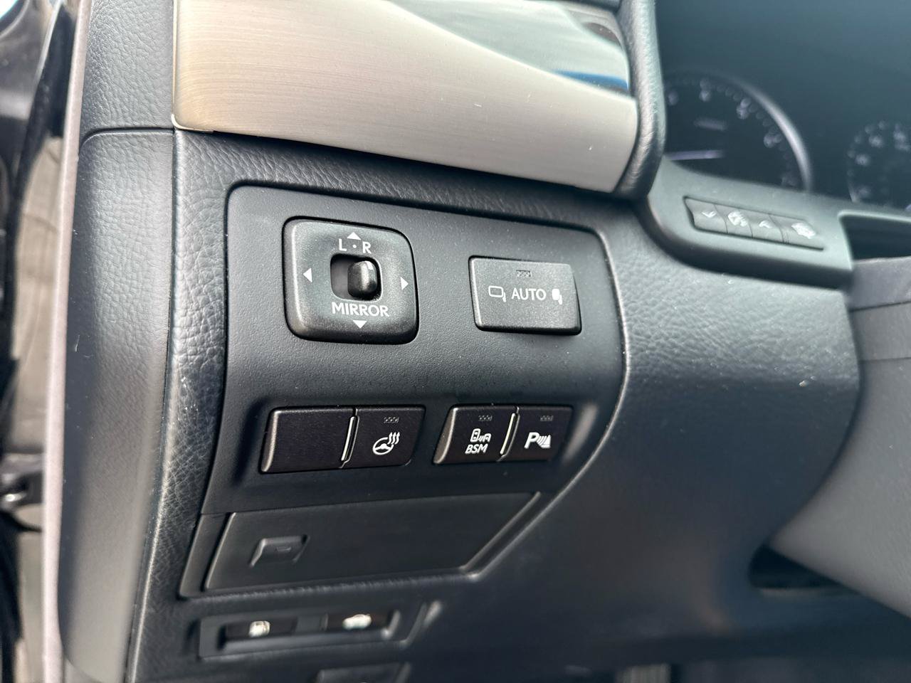 Used 2013 Lexus LS 460 AWD w/ Comfort Pkg image 28