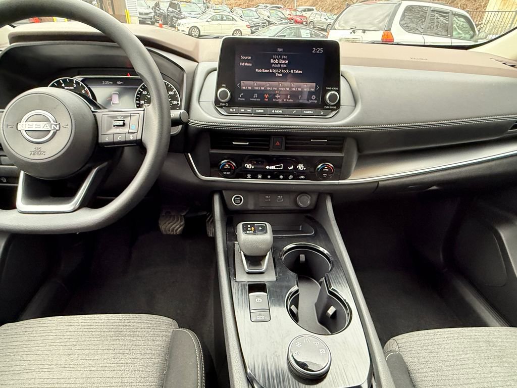 Used 2023 Nissan Rogue SV AWD/4WD image 14