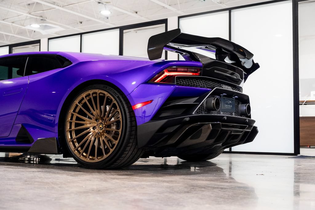 Used 2021 Lamborghini Huracan EVO RWD image 20