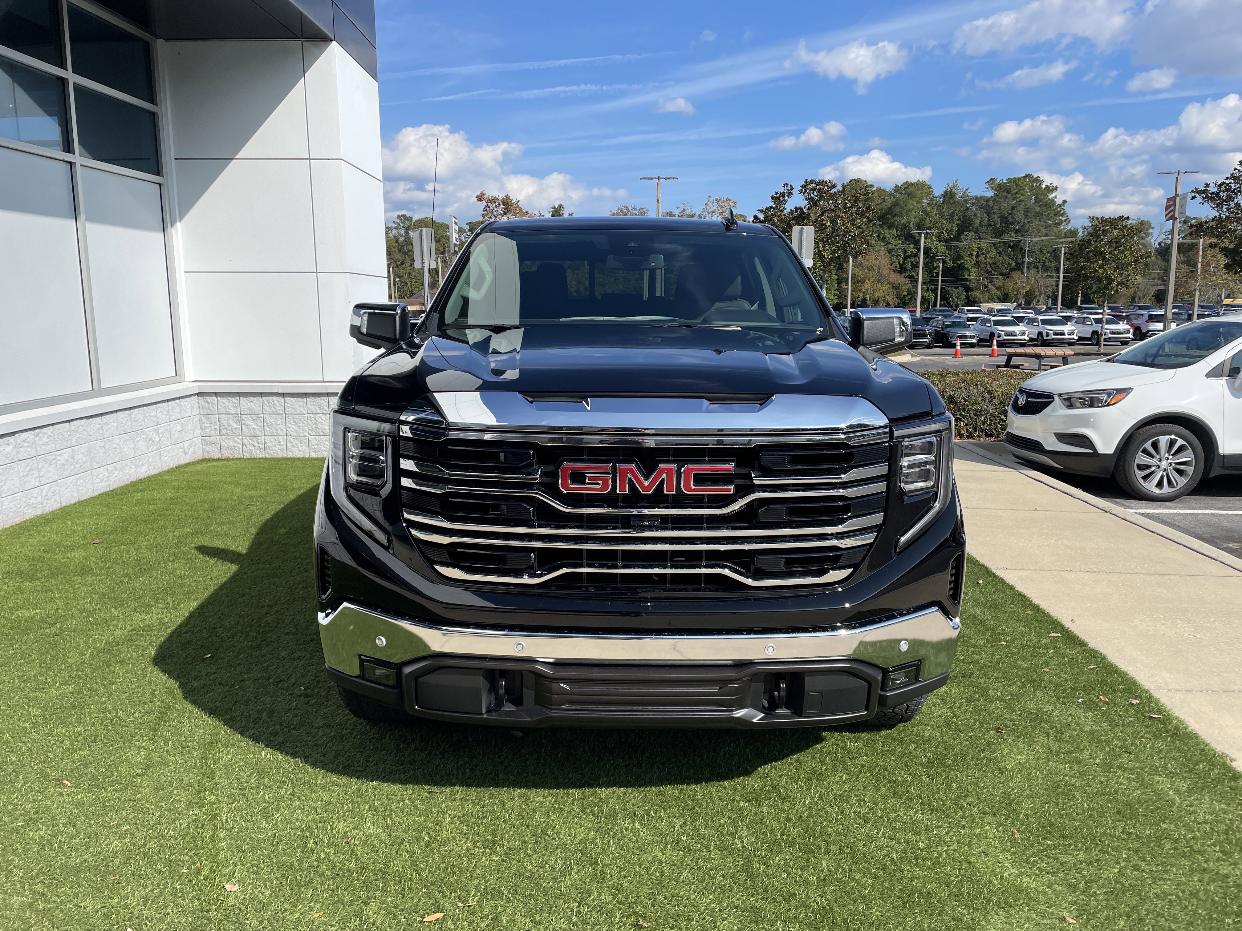 New 2026 GMC Sierra 1500 SLT w/ SLT Premium Package image 3