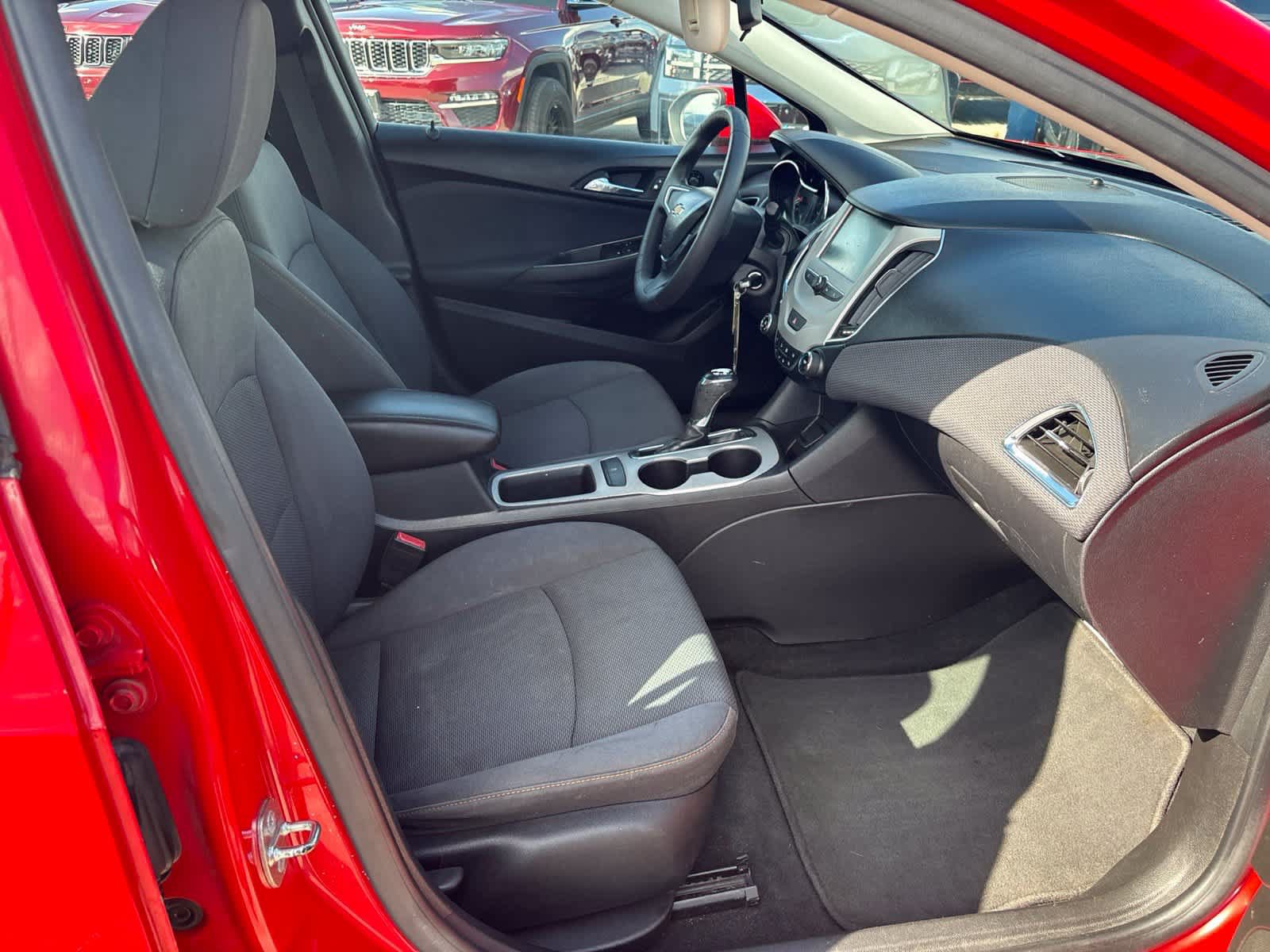Used 2018 Chevrolet Cruze LS FWD image 13