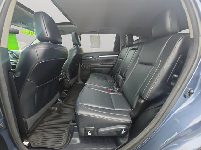 Certified 2017 Toyota Highlander XLE AWD/4WD image 12