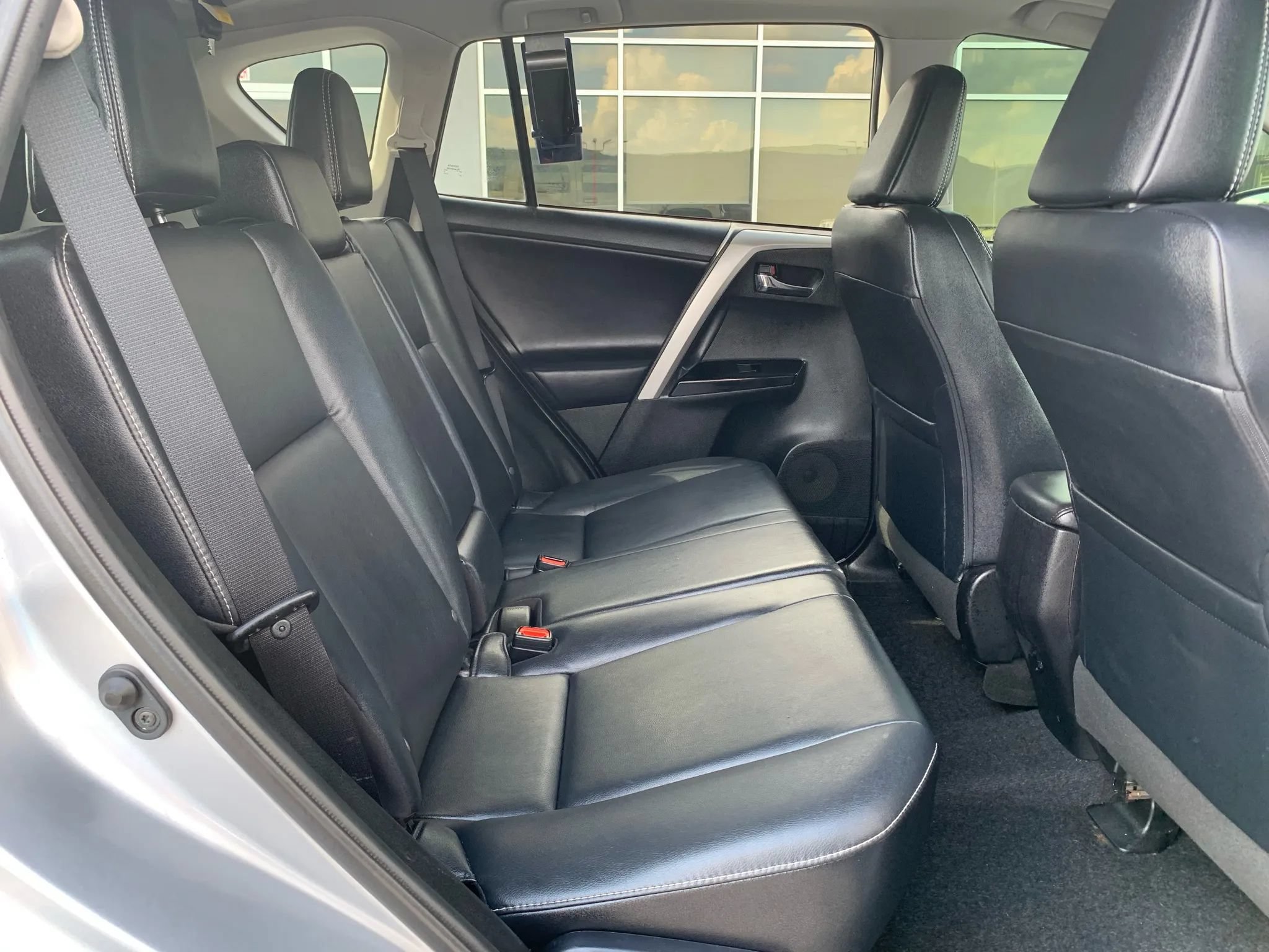 Used 2016 Toyota RAV4 Limited FWD image 33