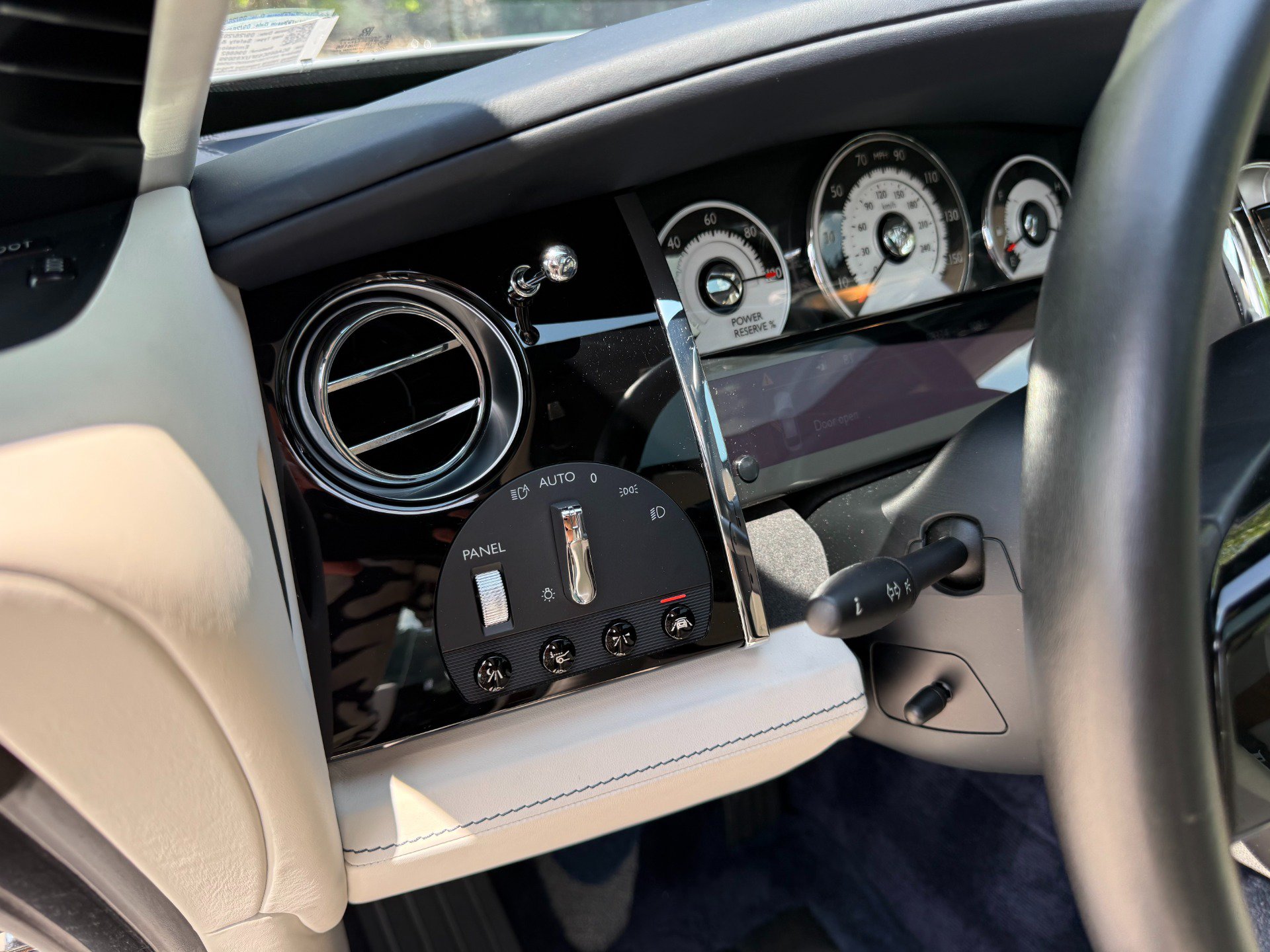 Used 2015 Rolls-Royce Wraith RWD image 34