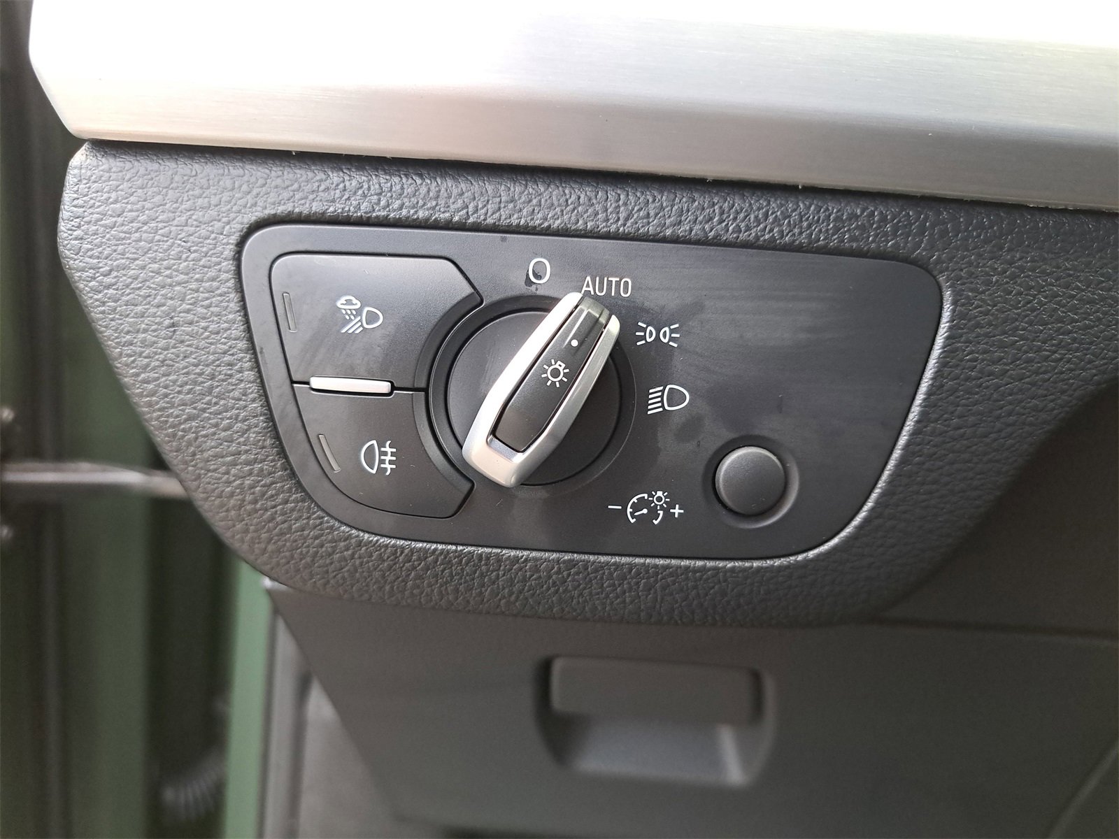 Used 2023 Audi Q5 e Premium Plus w/ Premium Plus Package image 28