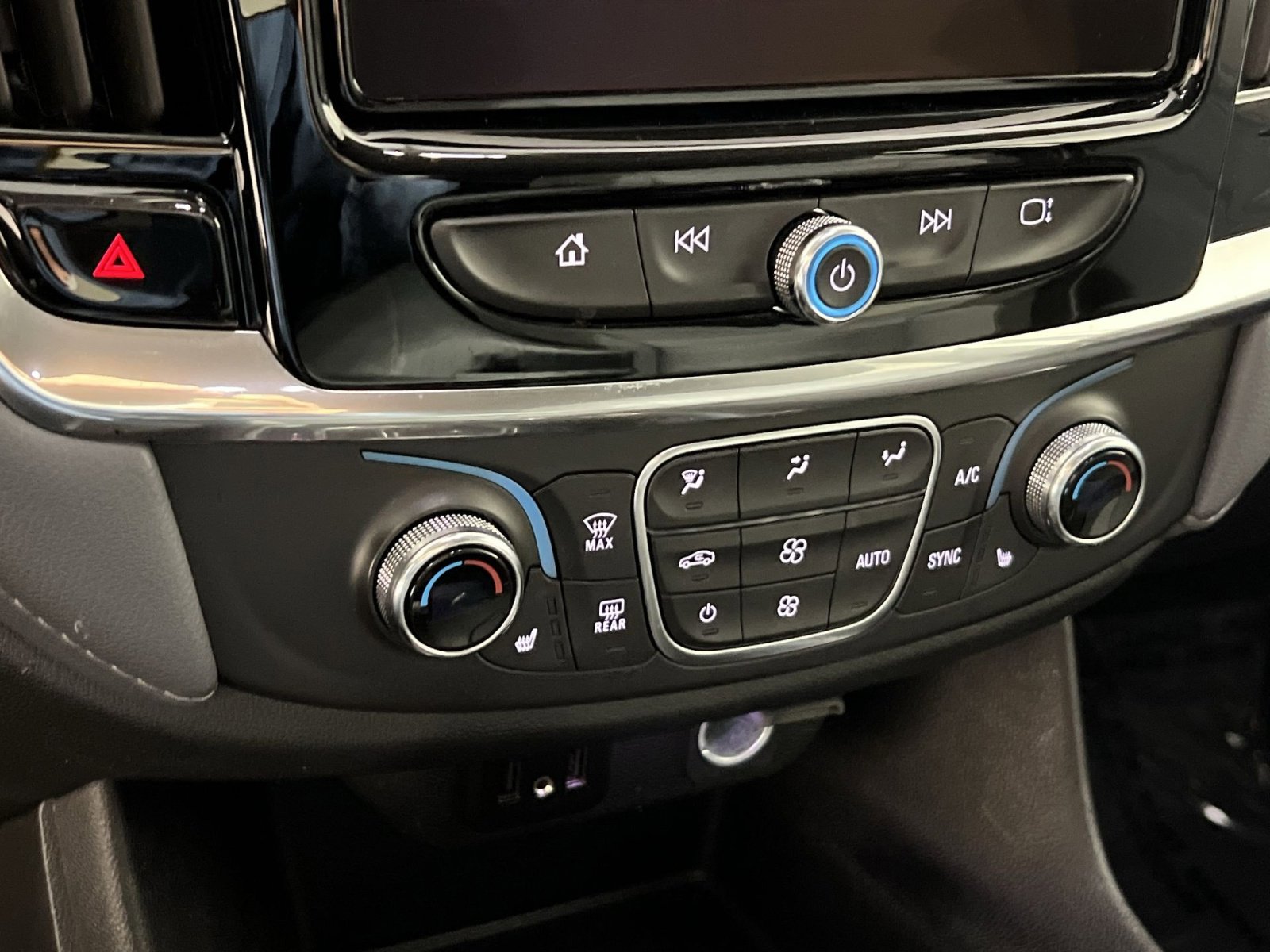 Used 2020 Chevrolet Traverse LT image 21