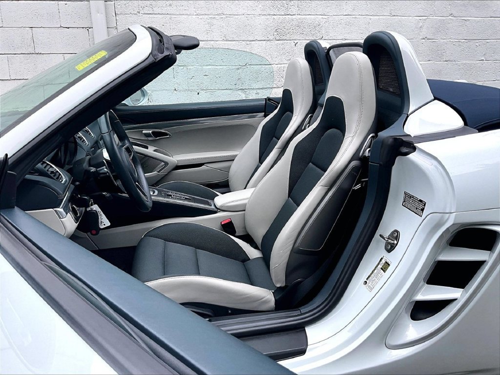 Used 2019 Porsche 718 Boxster RWD image 5