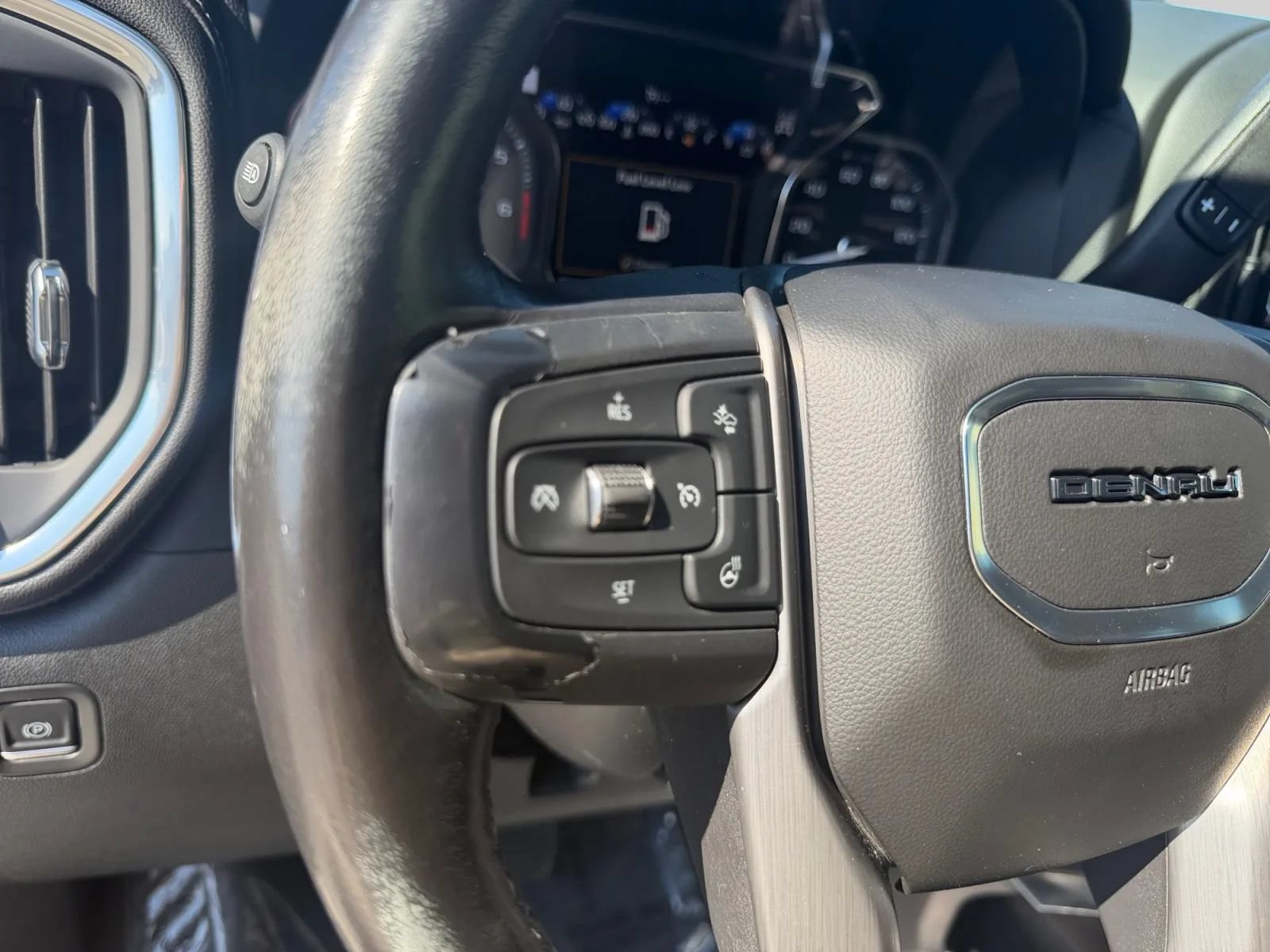 Used 2022 GMC Sierra 2500 Denali w/ Denali Ultimate Package AWD/4WD image 22