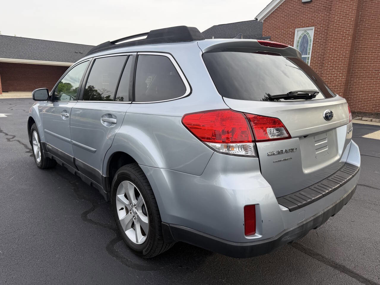 Used 2013 Subaru Outback 2.5i Limited AWD/4WD image 7