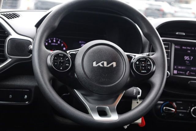 Used 2022 Kia Soul LX image 10