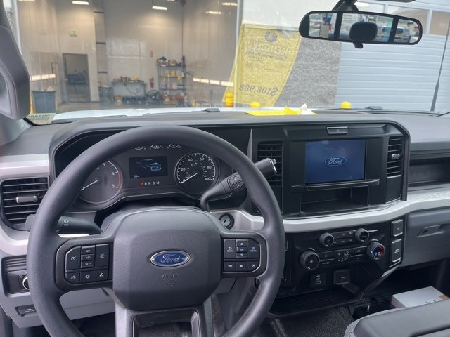 New 2026 Ford F550 4x4 Crew Cab image 17
