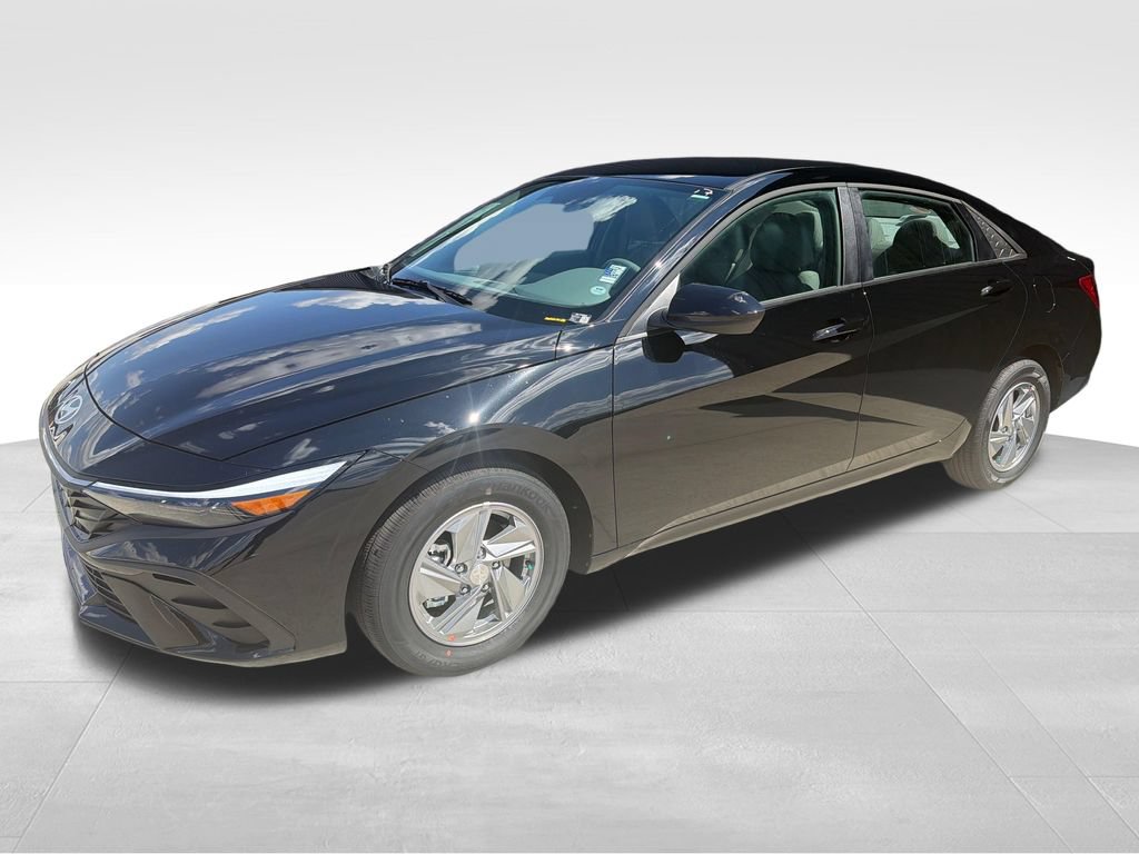 New 2026 Hyundai Elantra SE FWD image 1