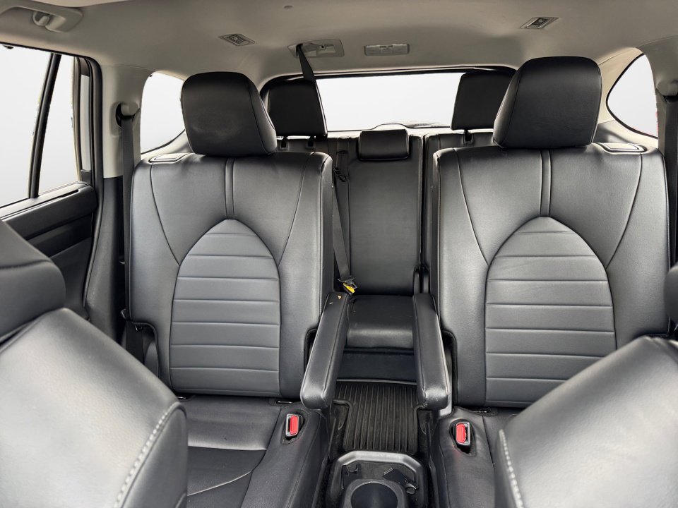 Certified 2025 Toyota Highlander XLE image 12