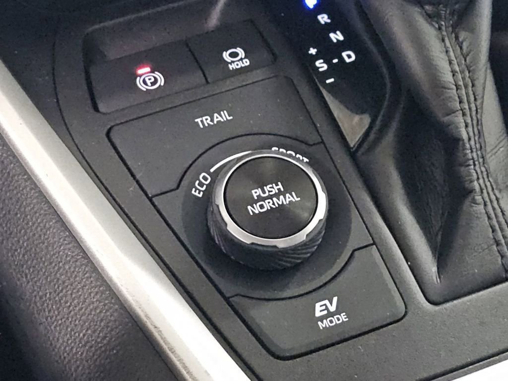 Used 2024 Toyota RAV4 LE AWD/4WD image 9
