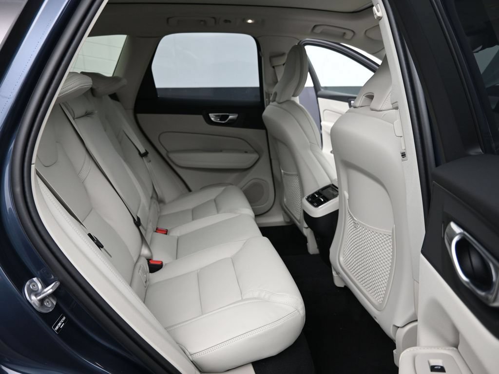 New 2026 Volvo XC60 B5 Ultra w/ Protection Package Premier AWD/4WD image 17